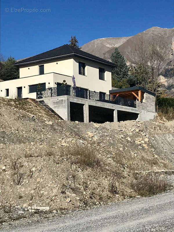 Terrain à CHATEAUROUX-LES-ALPES