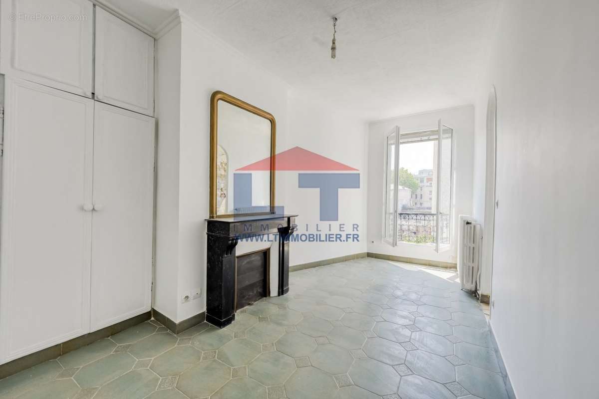 Chambre a - Appartement à PARIS-10E