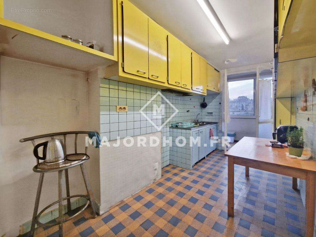 Appartement à MARSEILLE-4E