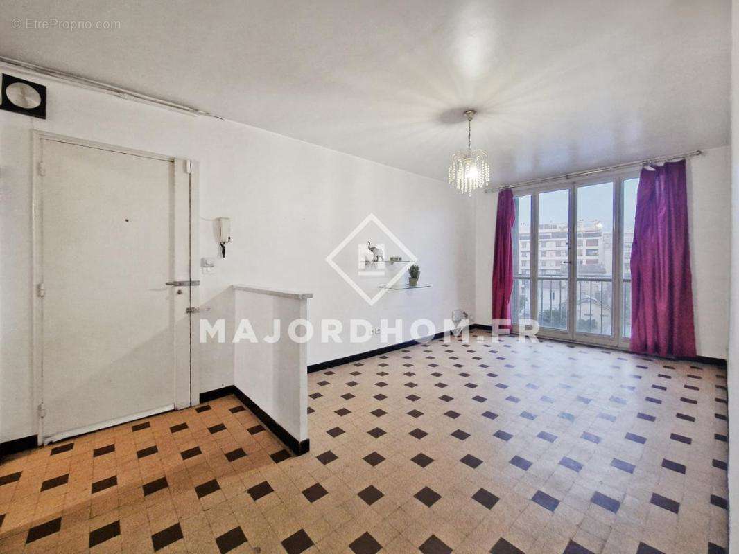 Appartement à MARSEILLE-4E