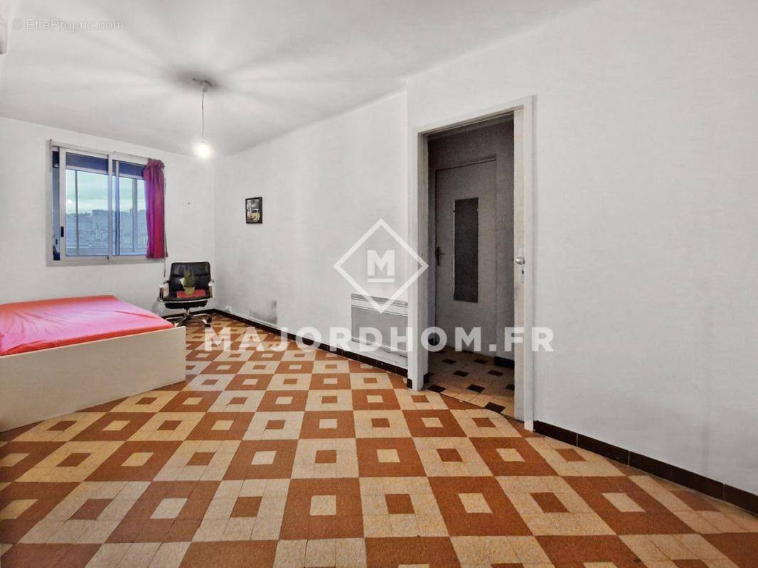 Appartement à MARSEILLE-4E