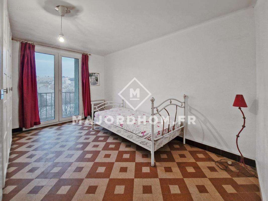 Appartement à MARSEILLE-4E