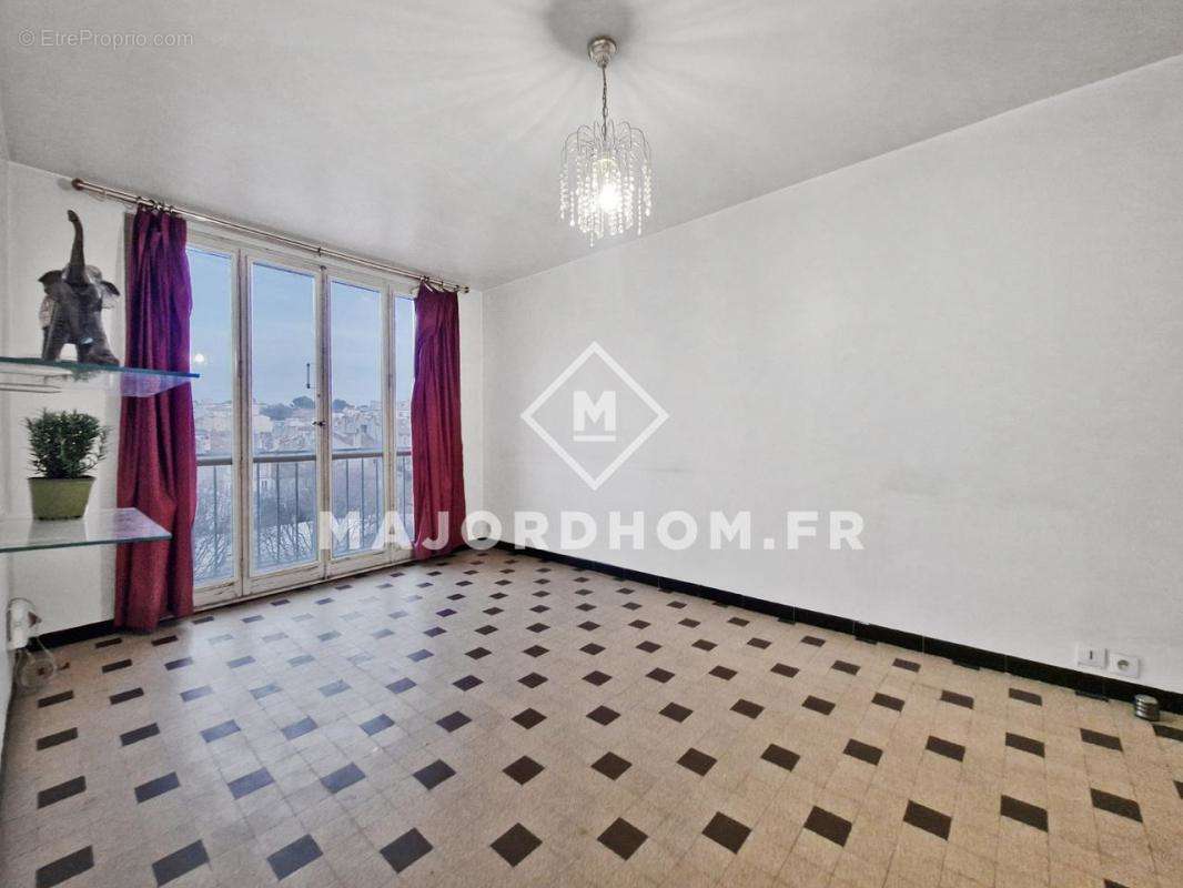 Appartement à MARSEILLE-4E