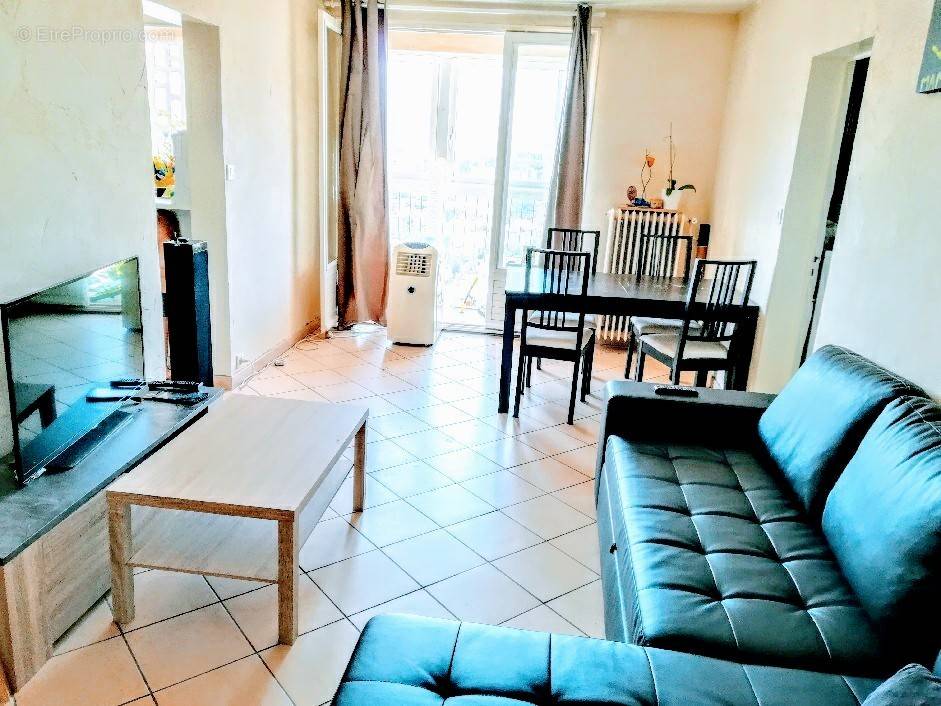   - Appartement à GRENOBLE