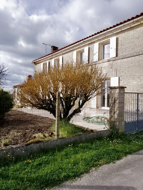 Maison à SAINTE-SEVERE