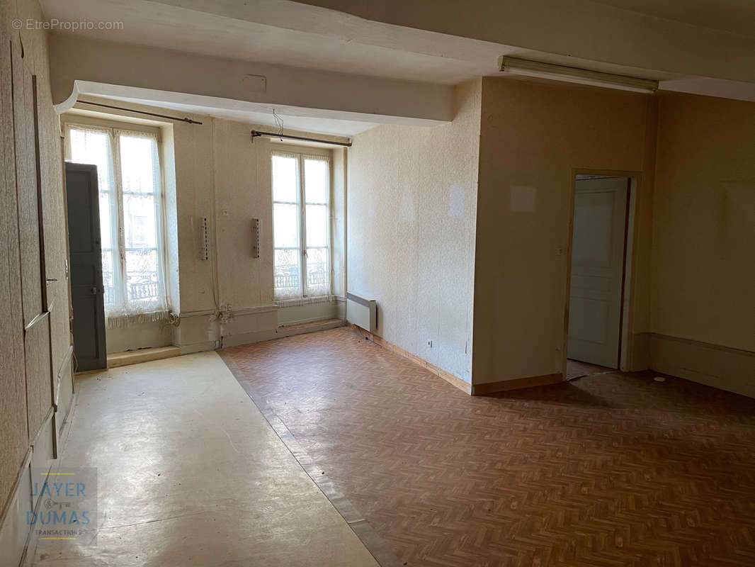 Appartement à SAINT-GENGOUX-LE-NATIONAL