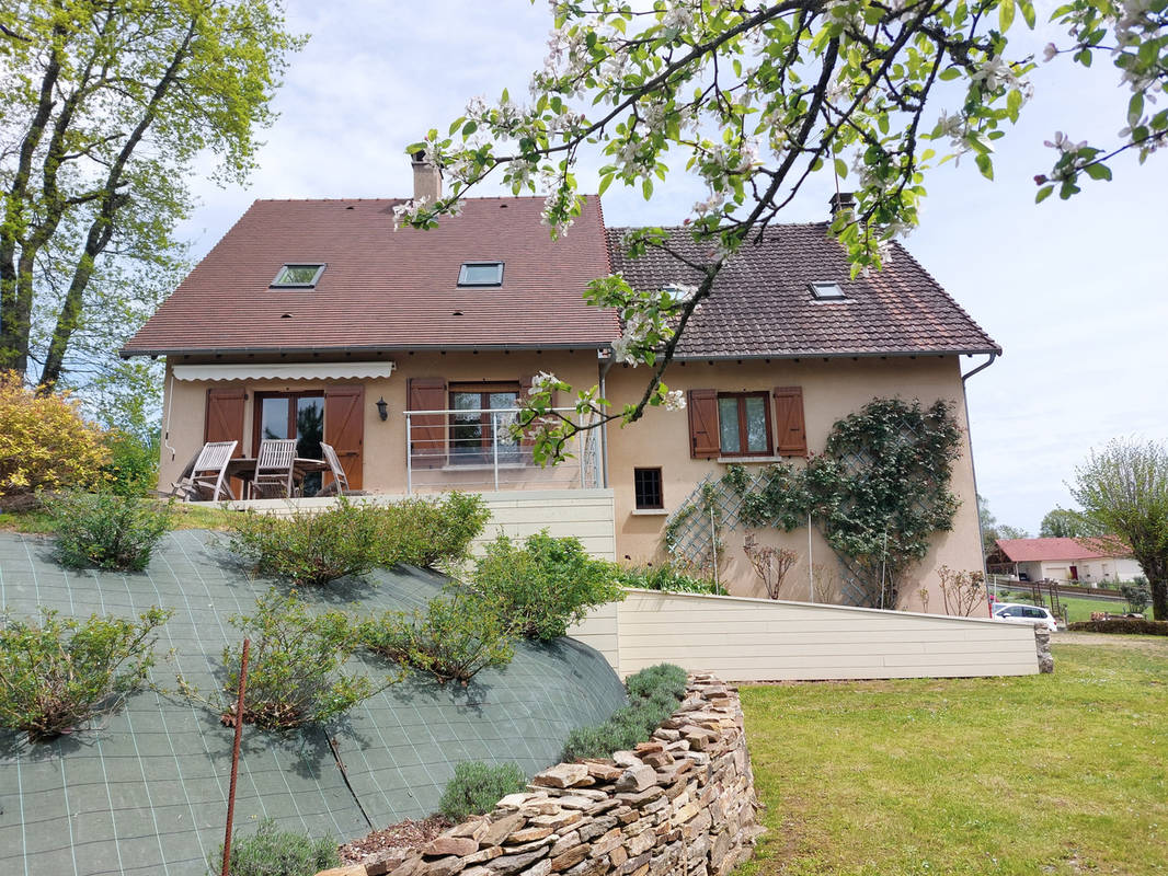 Maison à SAINT-YRIEIX-LA-PERCHE