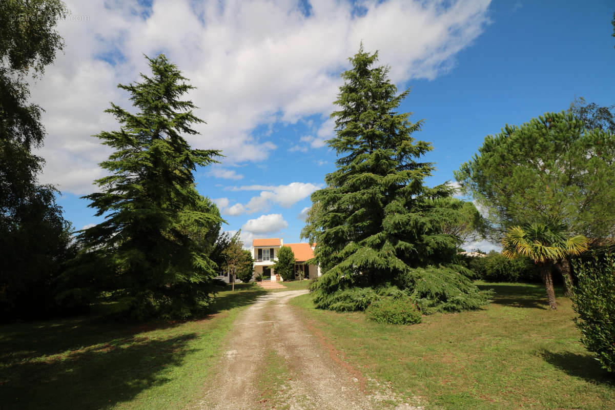 Maison à SAINTES