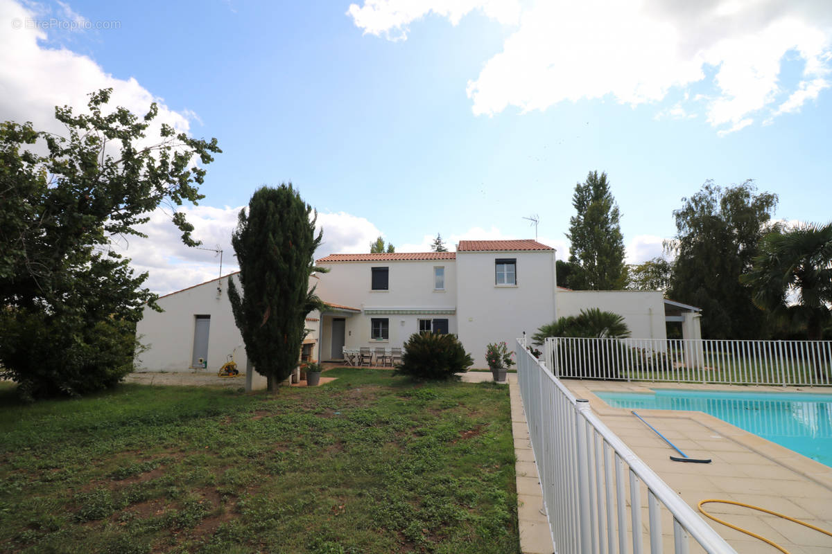 Maison à SAINTES