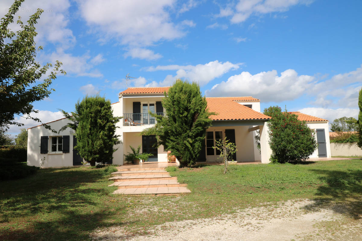 Maison à SAINTES