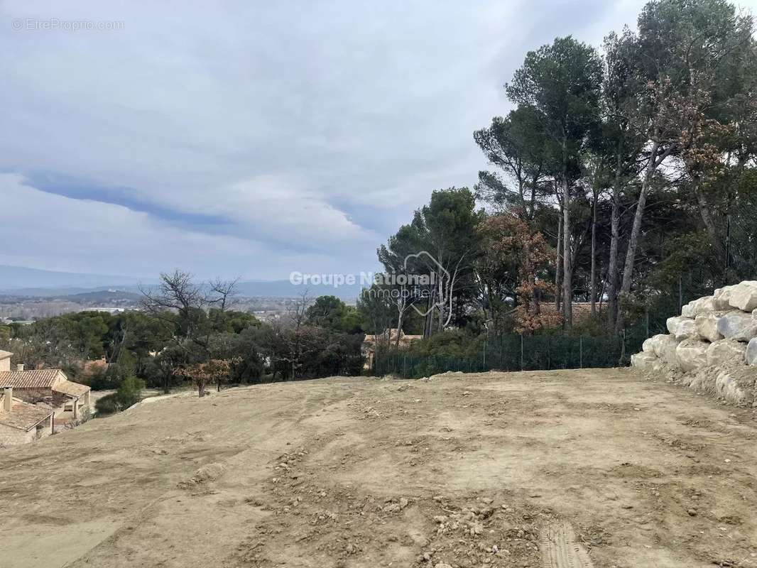 Terrain à CHATEAUNEUF-DE-GADAGNE