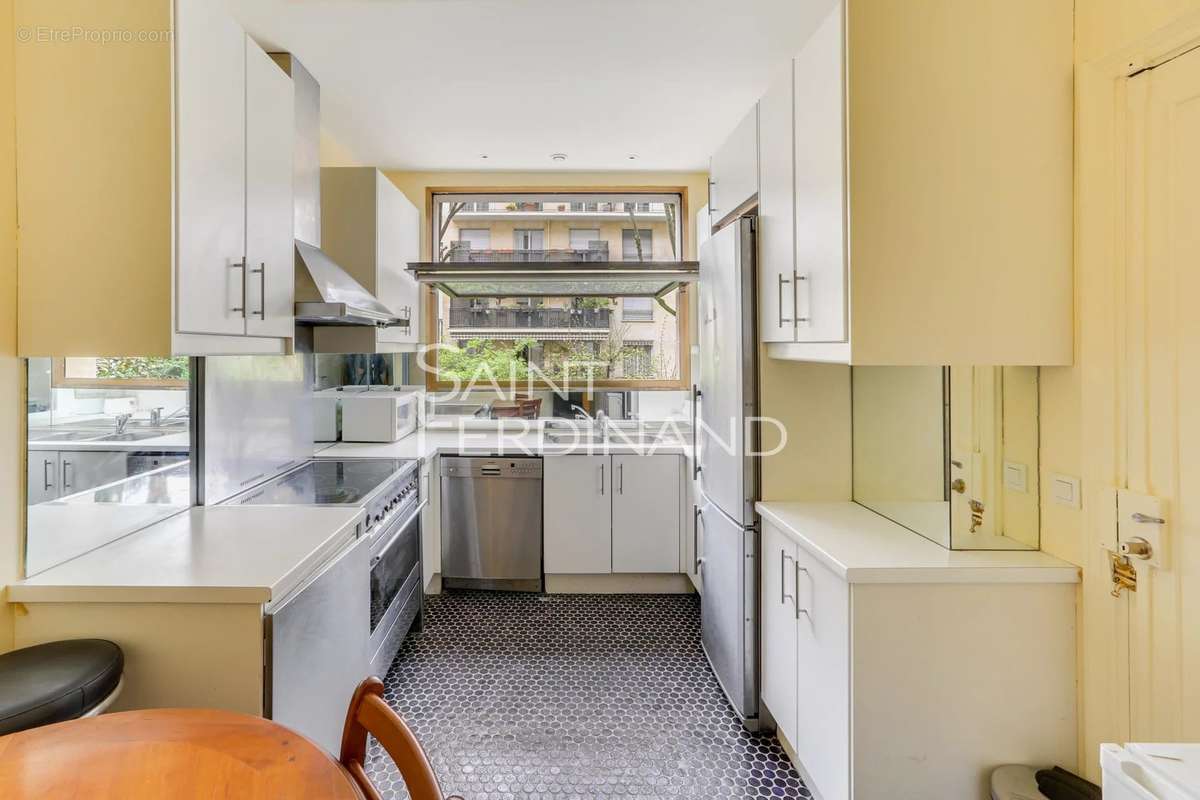 Appartement à NEUILLY-SUR-SEINE