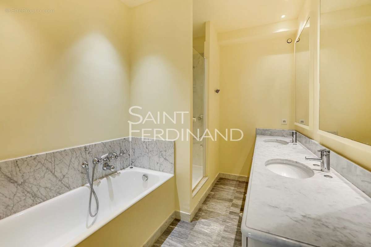 Appartement à NEUILLY-SUR-SEINE