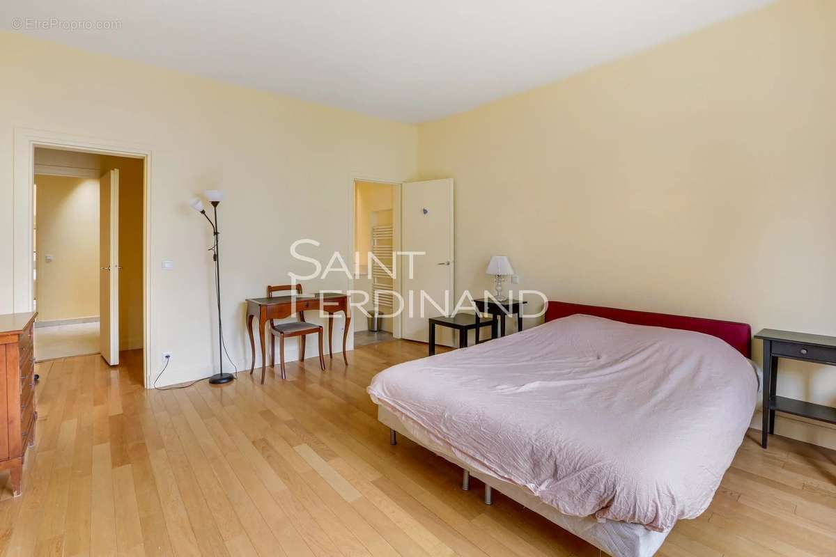 Appartement à NEUILLY-SUR-SEINE