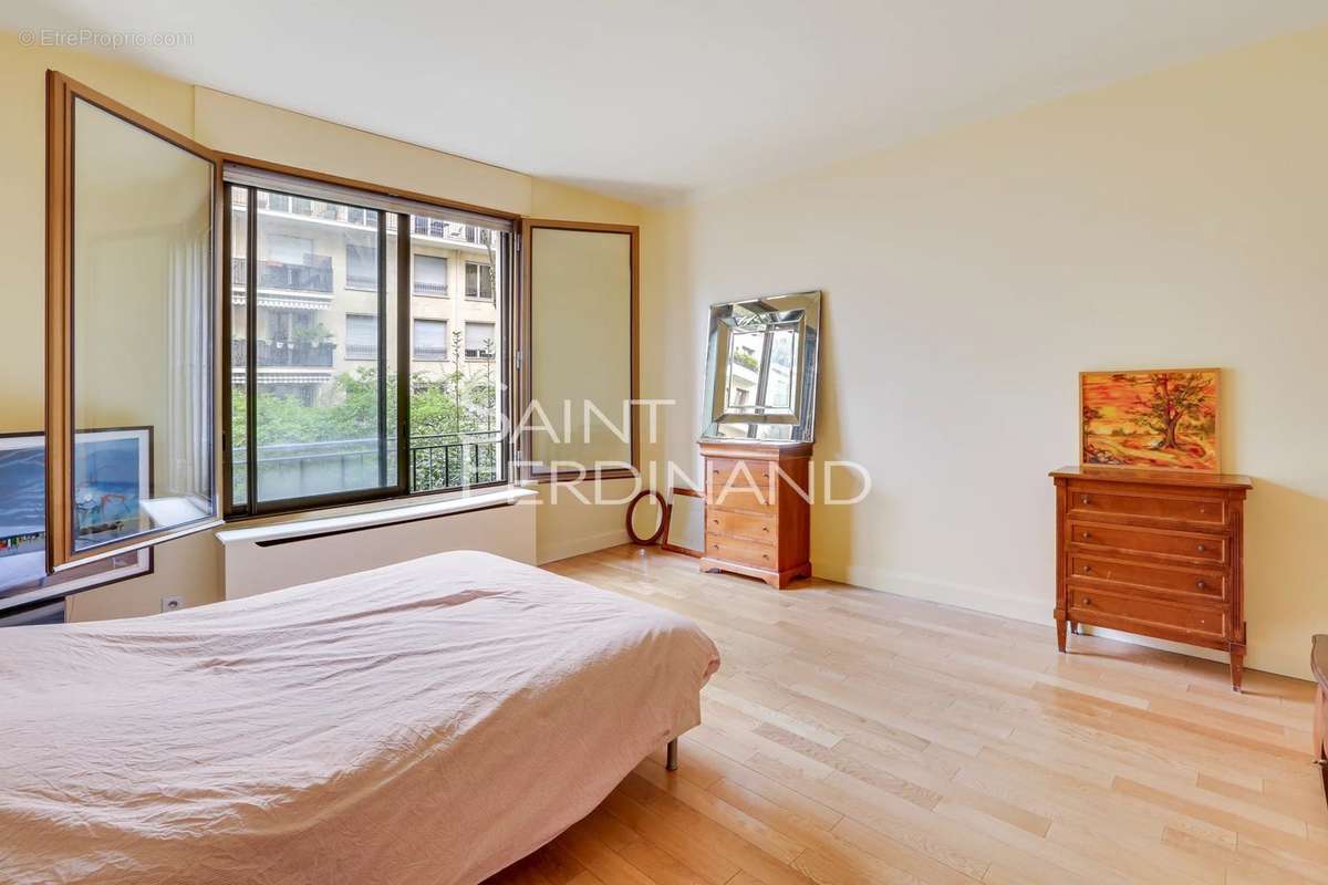 Appartement à NEUILLY-SUR-SEINE