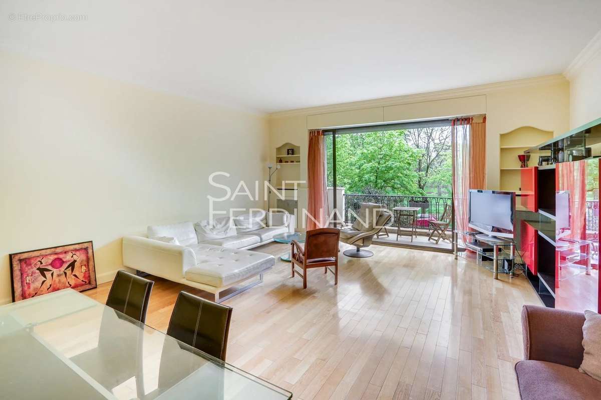 Appartement à NEUILLY-SUR-SEINE