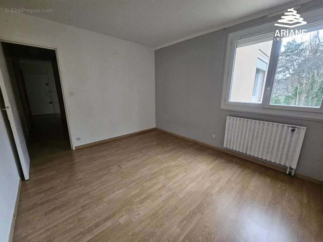 Appartement à SAINT-GENIS-LAVAL