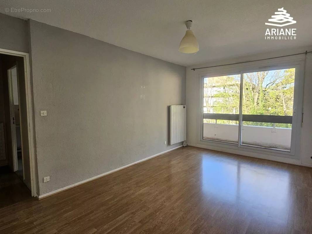 Appartement à SAINT-GENIS-LAVAL