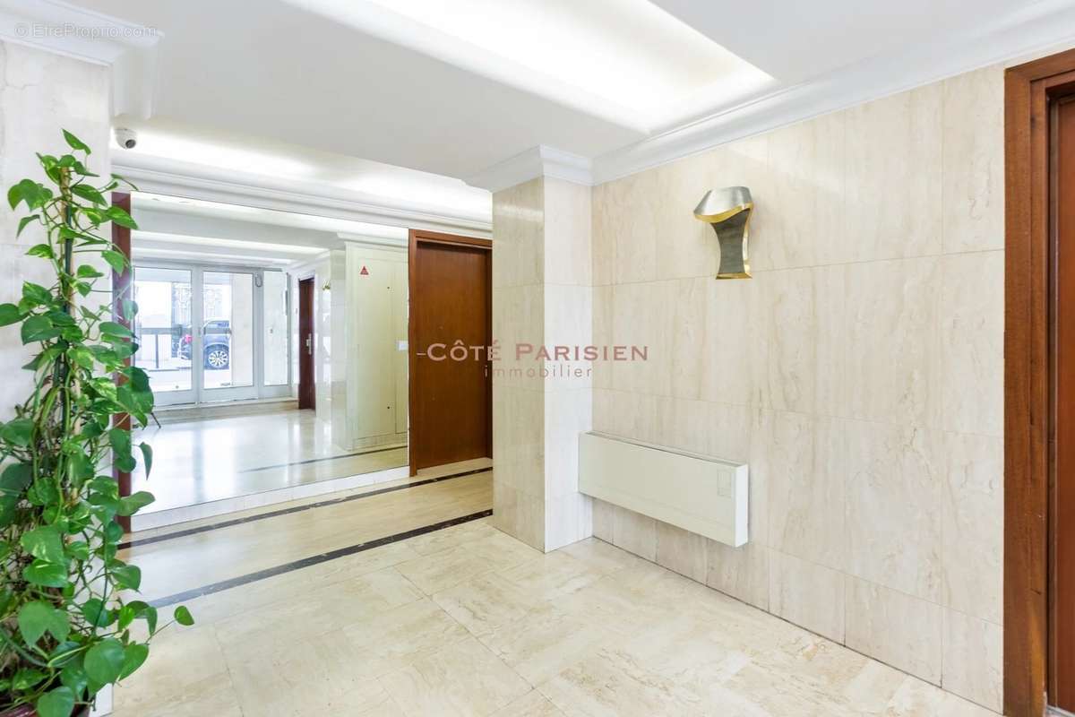 Appartement à PARIS-16E