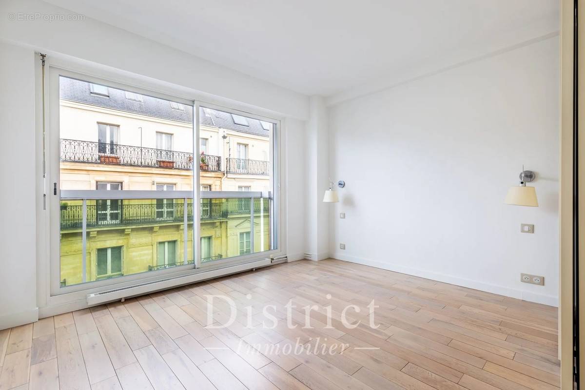 Appartement à PARIS-17E