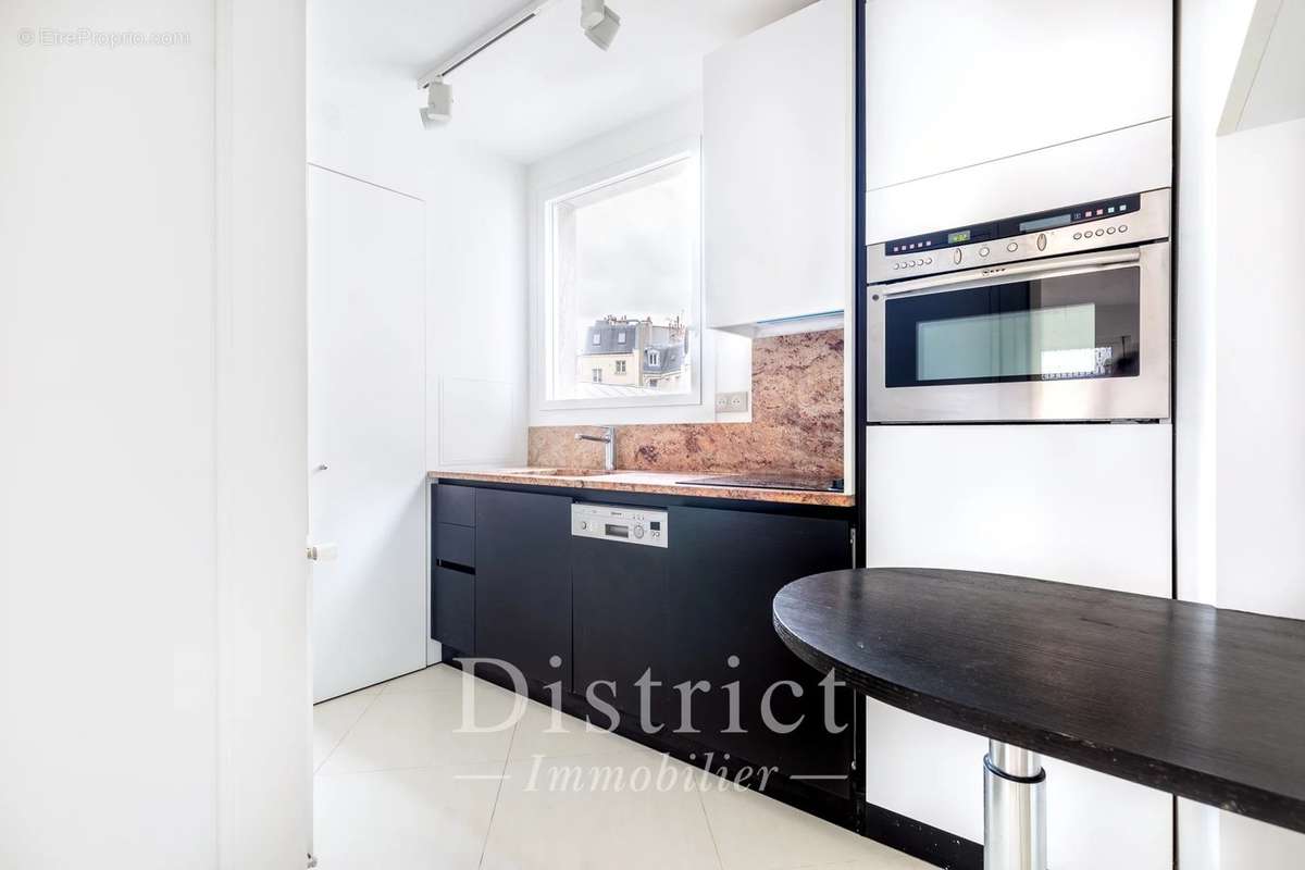 Appartement à PARIS-17E