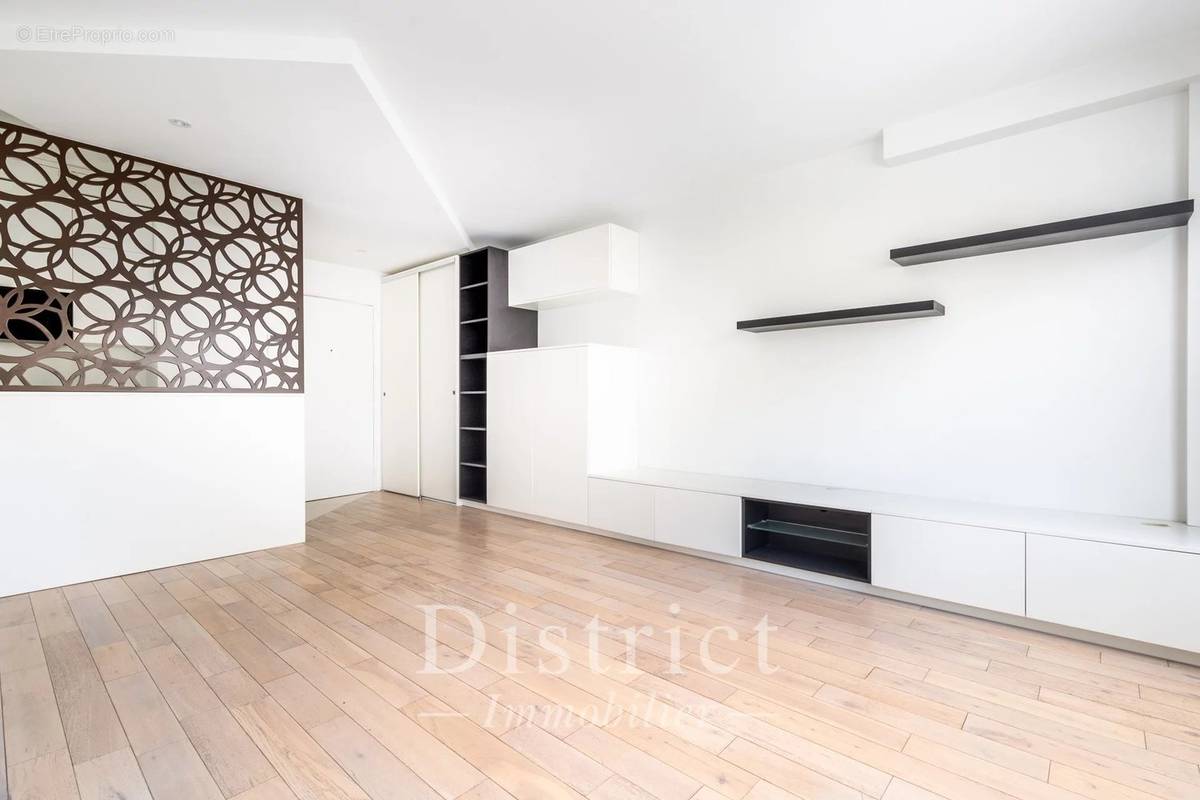 Appartement à PARIS-17E