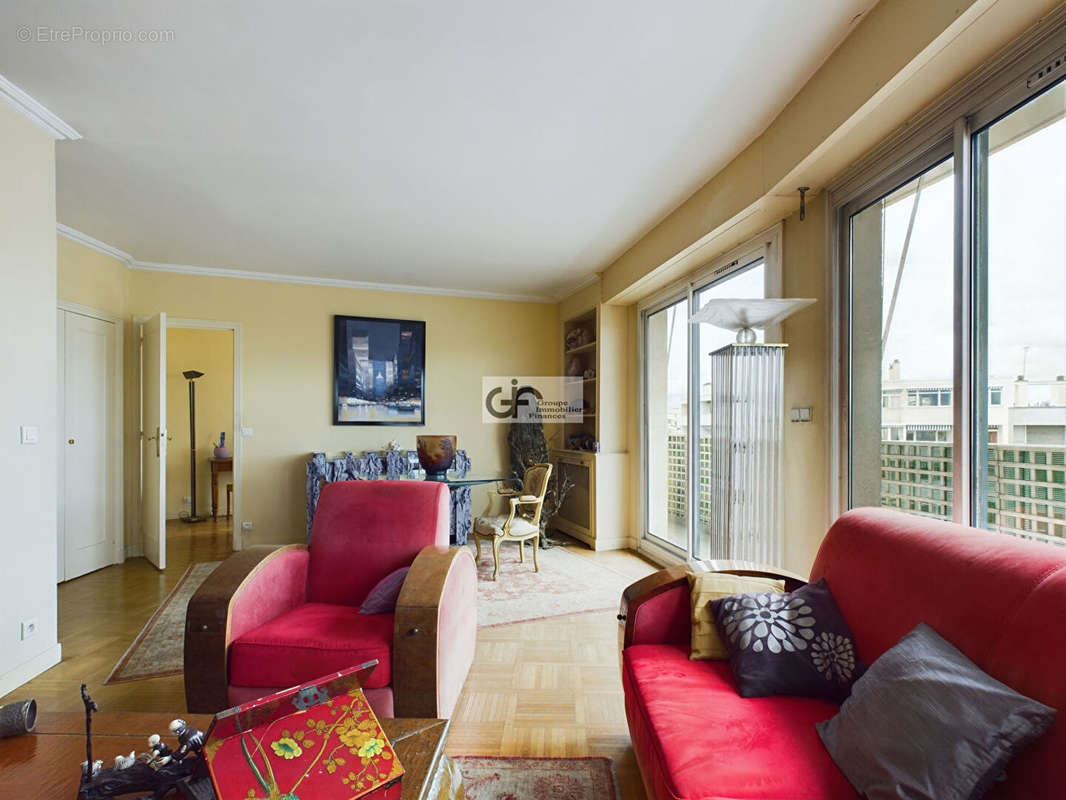 Appartement à PARIS-16E