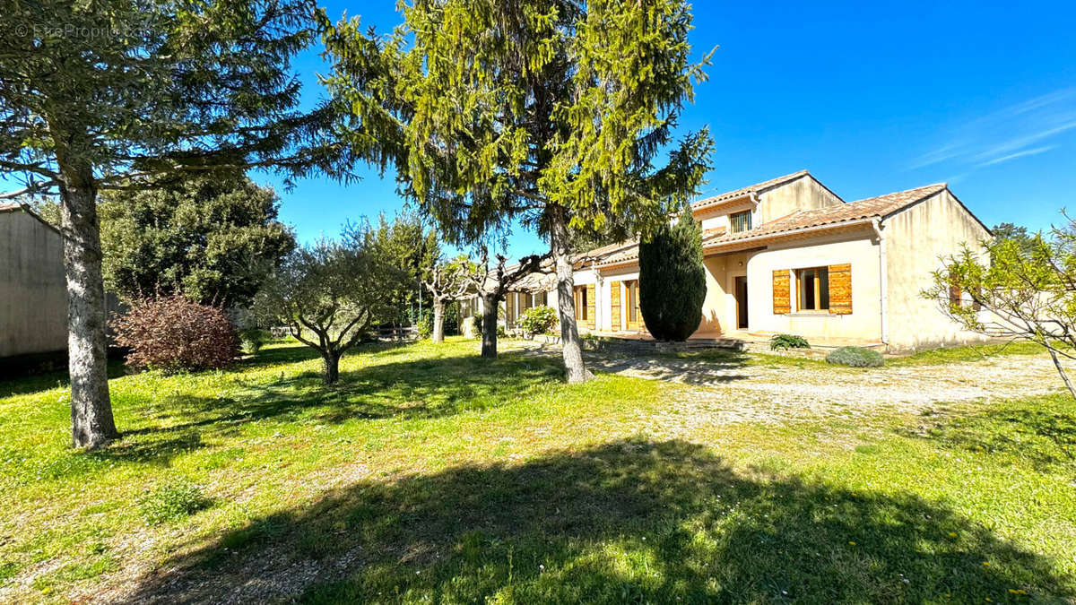 Maison à PERNES-LES-FONTAINES