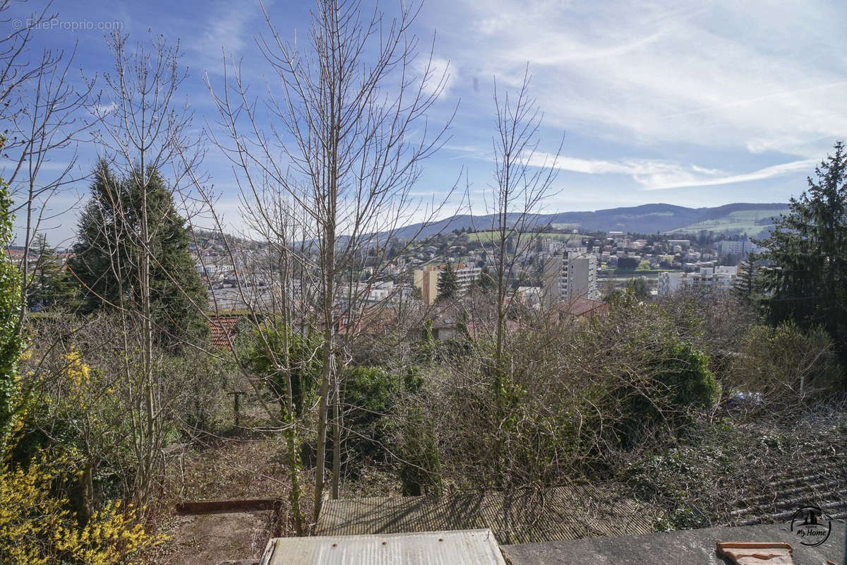 Terrain à SAINT-ETIENNE