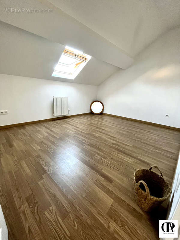 Appartement à SAULX-LES-CHARTREUX