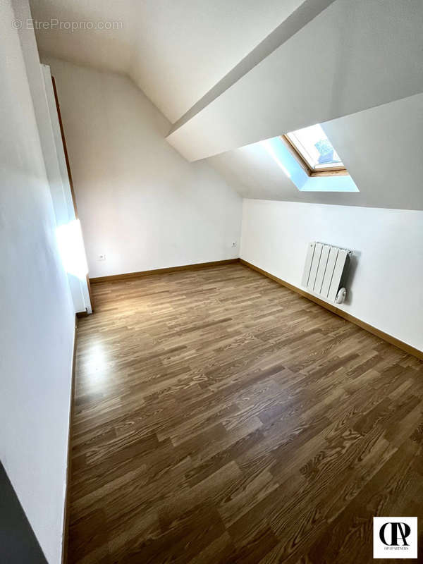 Appartement à SAULX-LES-CHARTREUX