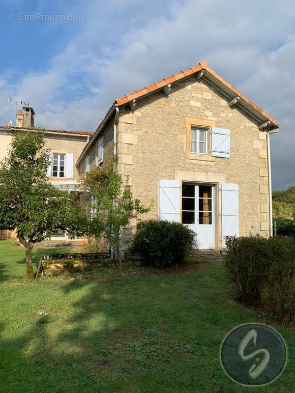 Maison à AZAY-LE-BRULE