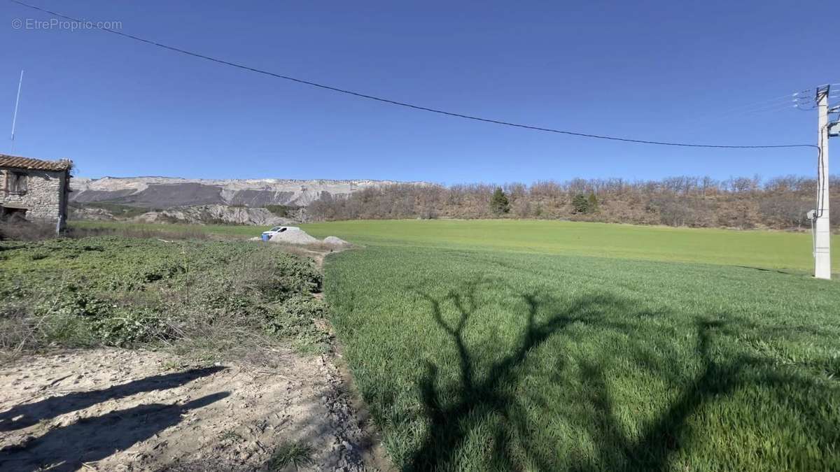 Terrain à LARAGNE-MONTEGLIN