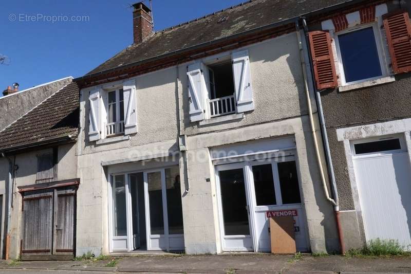 Maison à SAINT-HILAIRE-LA-TREILLE