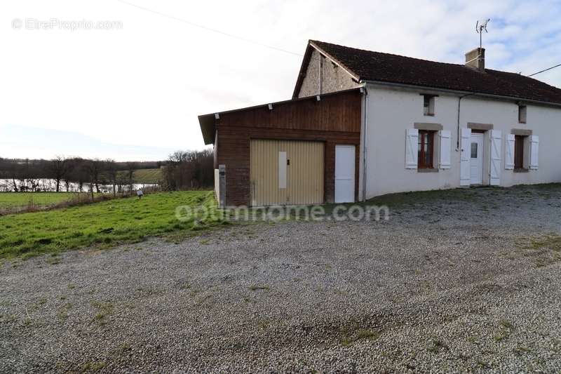 Maison à SAINT-HILAIRE-LA-TREILLE