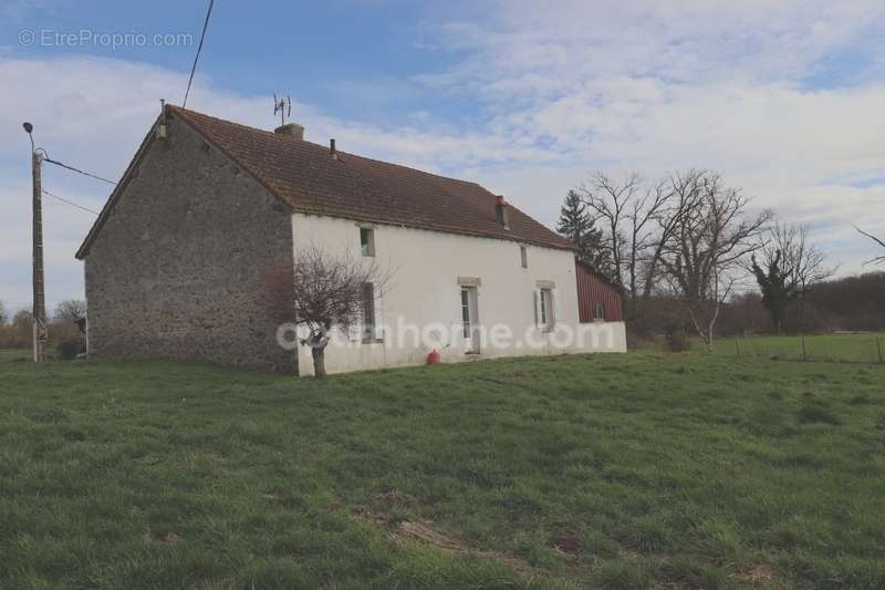 Maison à SAINT-HILAIRE-LA-TREILLE