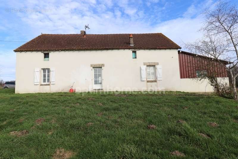 Maison à SAINT-HILAIRE-LA-TREILLE