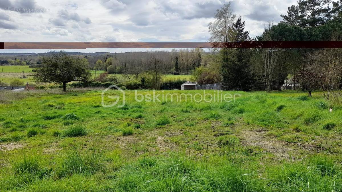 Terrain à CIVRAY-DE-TOURAINE