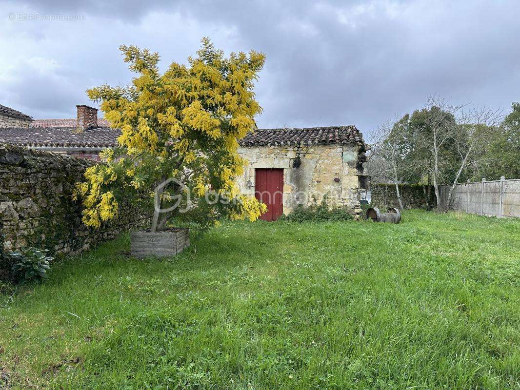 Maison à SAINT-GERMAIN-D&#039;ESTEUIL