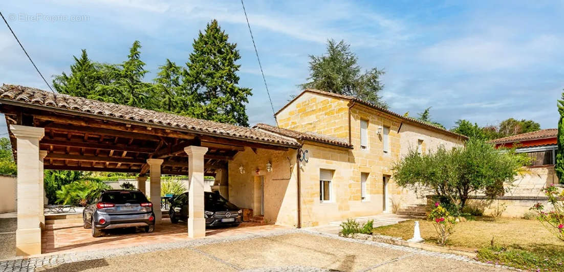 Maison à SAINT-EMILION