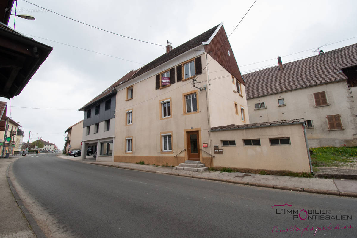 Appartement à FRASNE