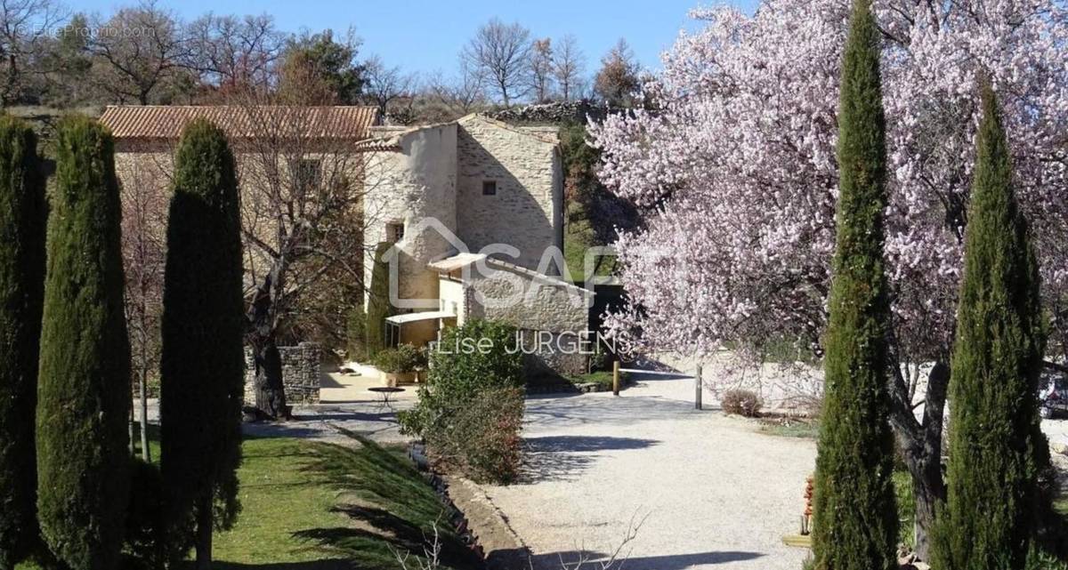 Photo 1 - Maison à LA ROQUE-SUR-PERNES