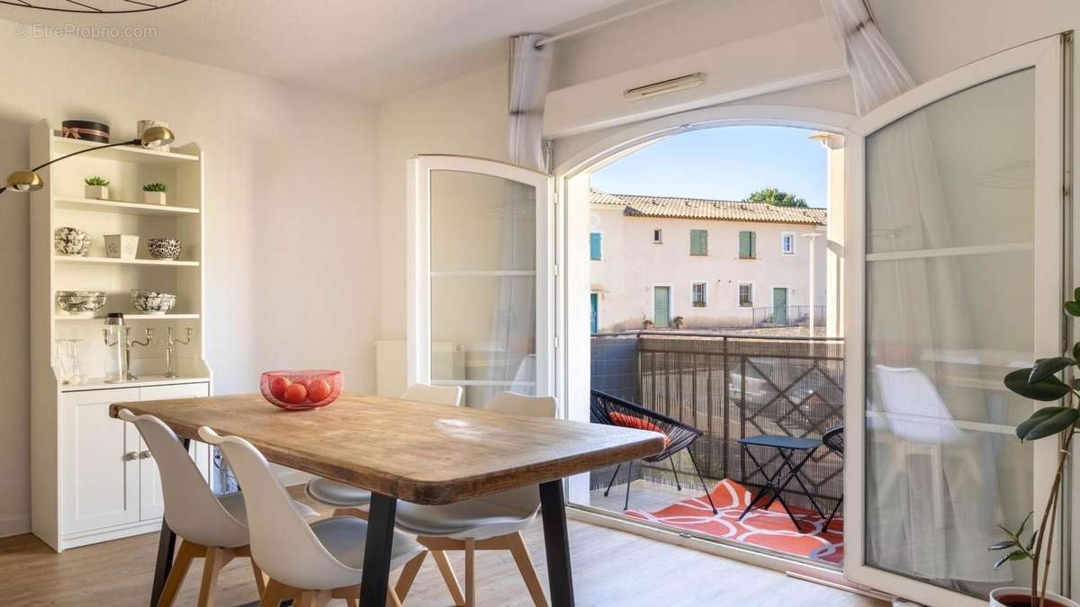 Photo 3 - Appartement à ROQUEBRUNE-SUR-ARGENS