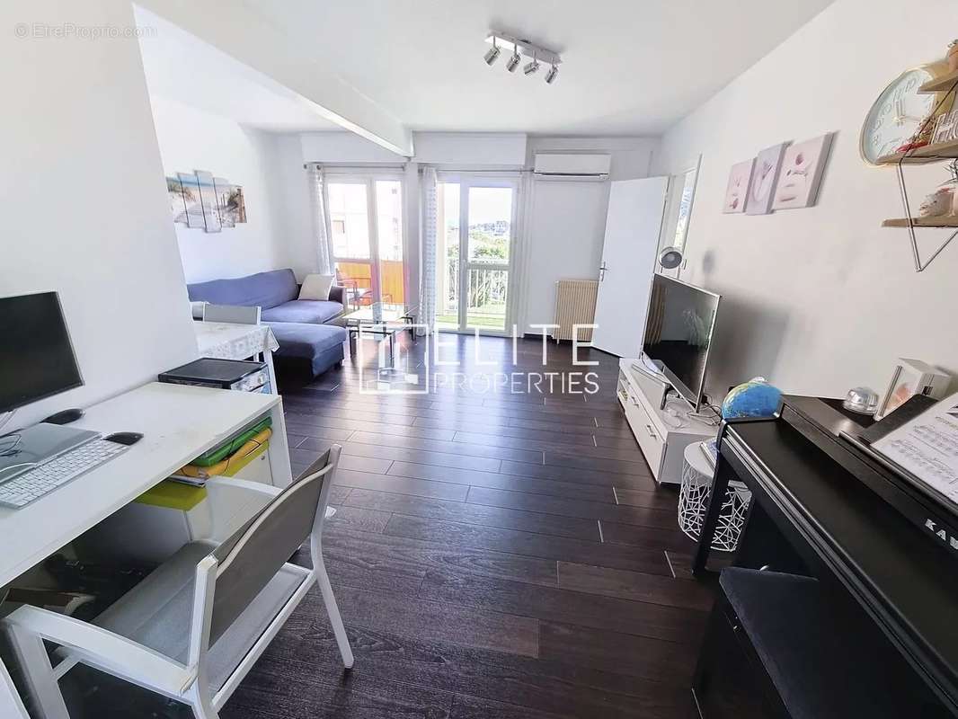 Appartement à VALLAURIS