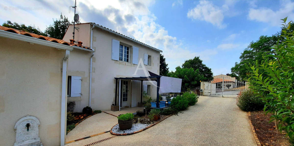 Maison à SAINTES