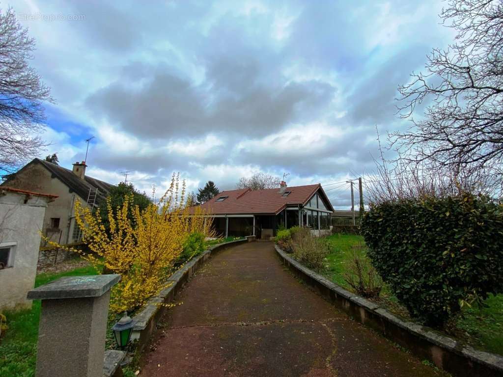 Maison à SAXI-BOURDON