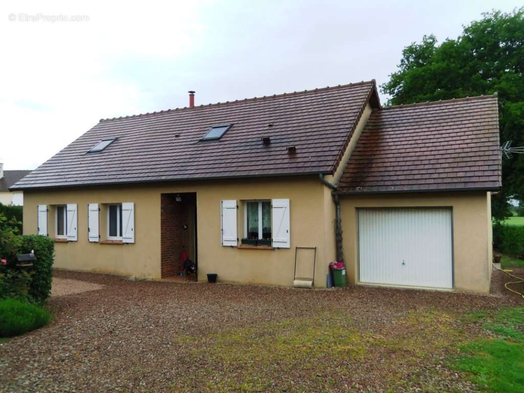 Maison à ALLUY