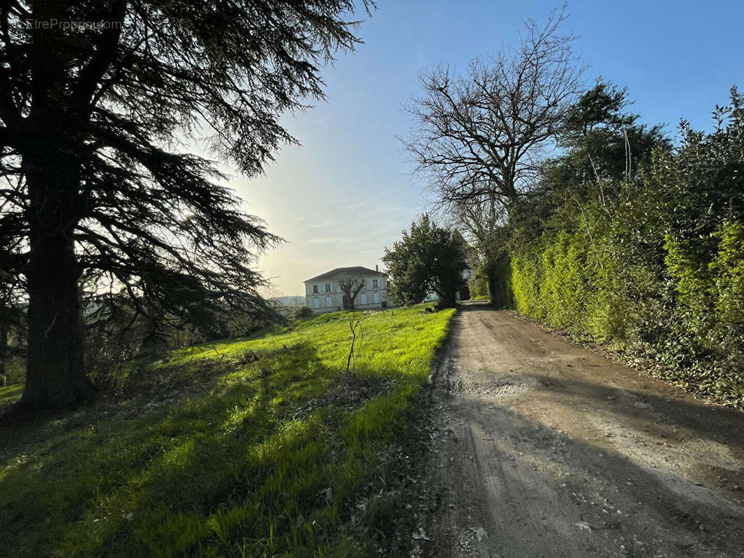 Maison à PUJOLS