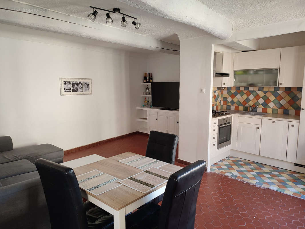 Appartement à ROQUEBRUNE-SUR-ARGENS