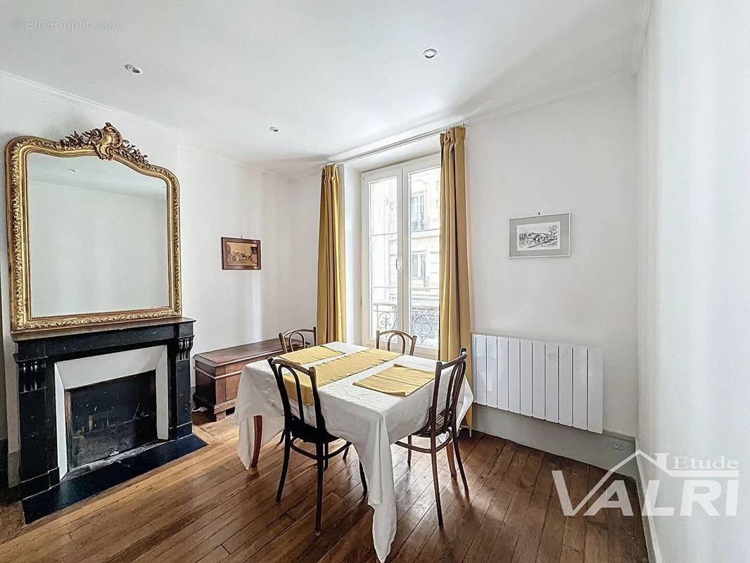 Appartement à PARIS-11E